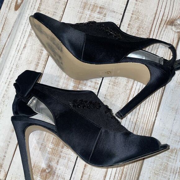 Anne Taylor Heel's With Bow In Back Black Satin with 4 in Heel Women's Shoe 8M - Picture 5 of 5